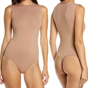 Skims essential crew neck bodysuit xxs/xs